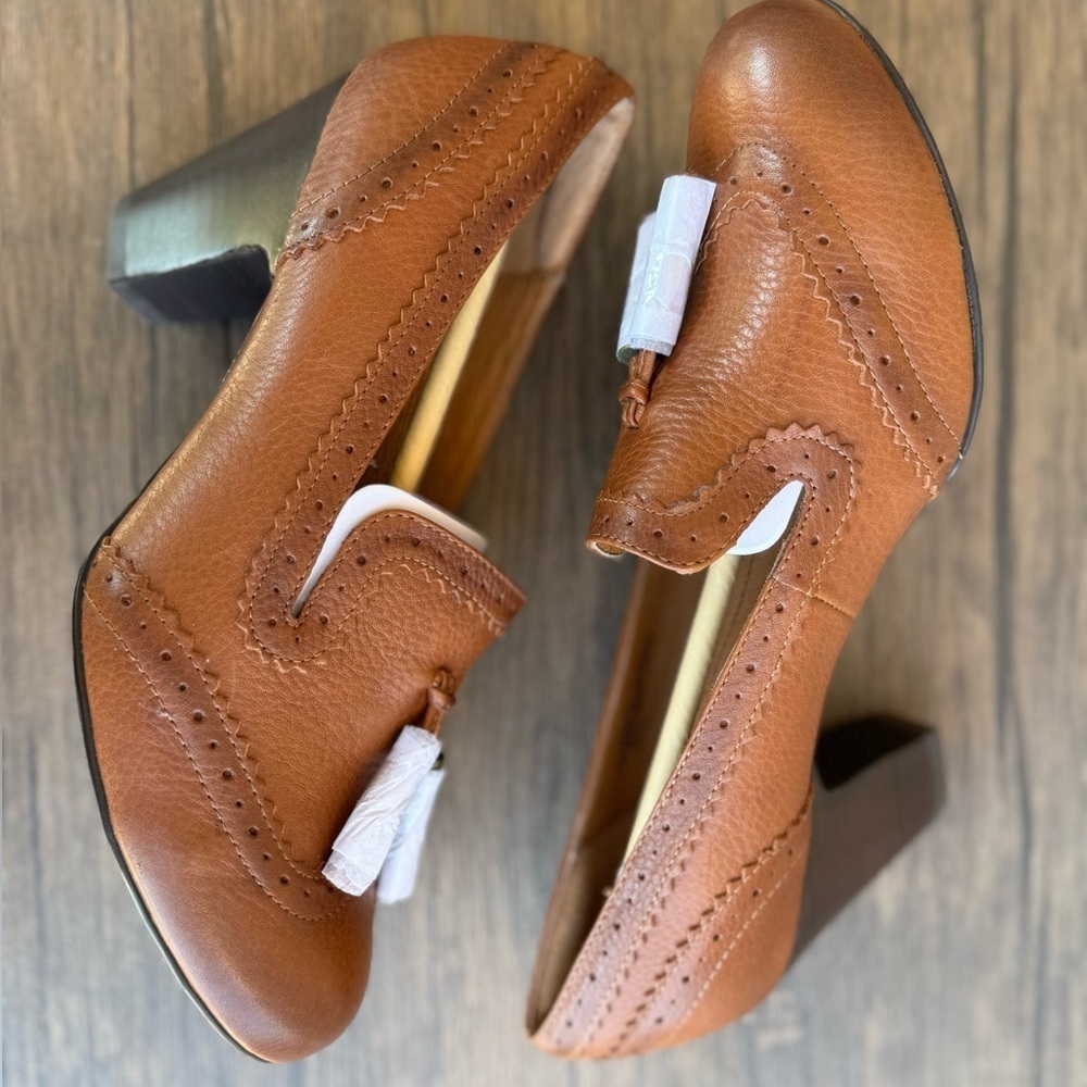 Sofft Brown Leather Tassel Mid Heel Pump - Picture 7 of 7
